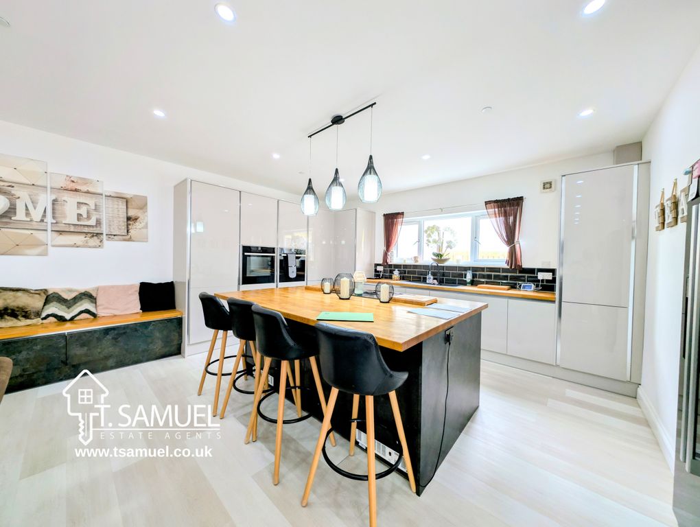 Additional image 2 of 5 bed detached house for saleGolwg Y Mynydd, Llanwonno Road, Mountain Ash CF45