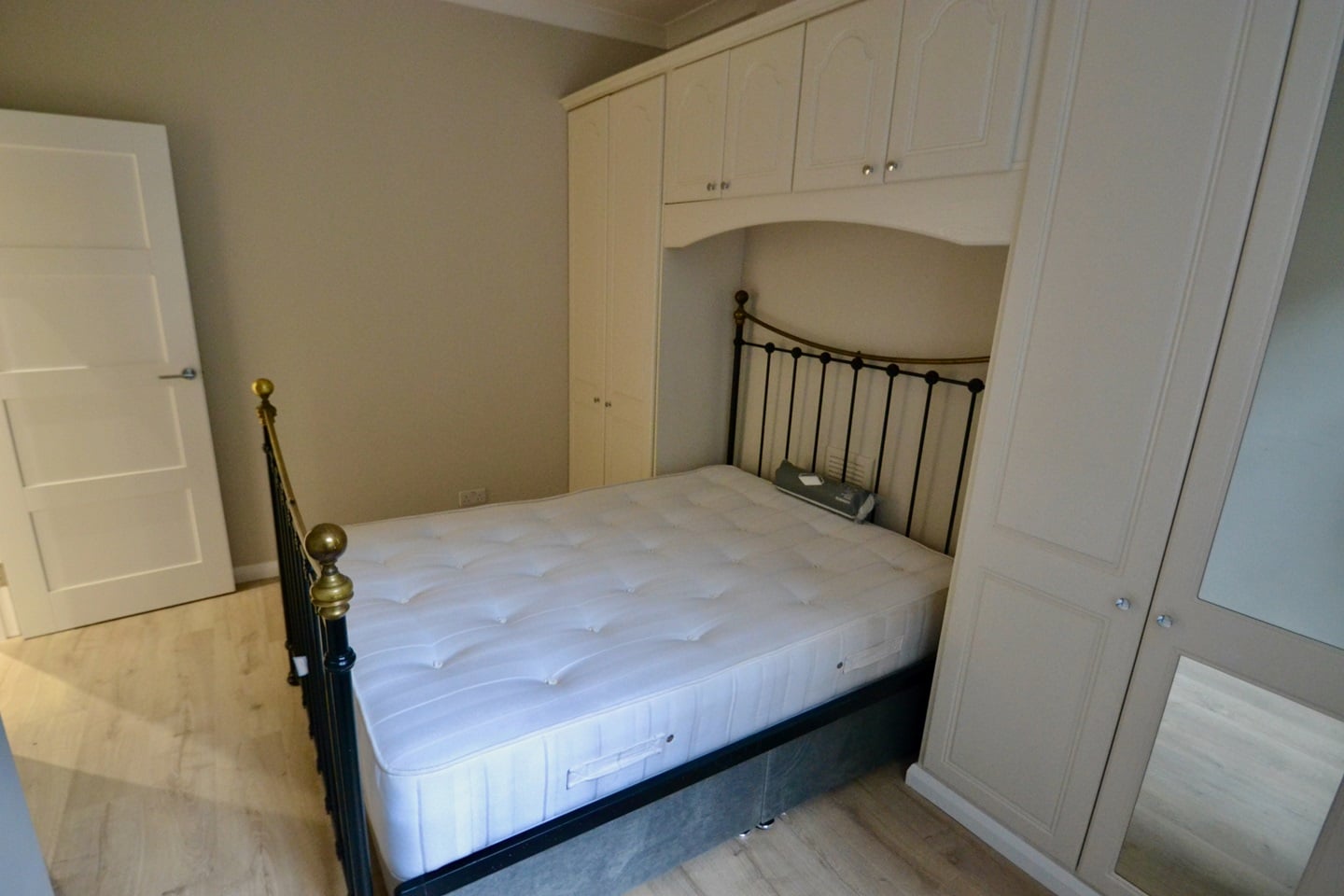 Additional image 4 of 2 Bed Flat, St. Georges Drive, SW1V, N1 7GU