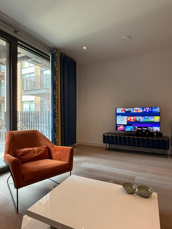 Additional image 8 of 2 Bed Flat, Viaduct Gardens, SW11, N1 7GU