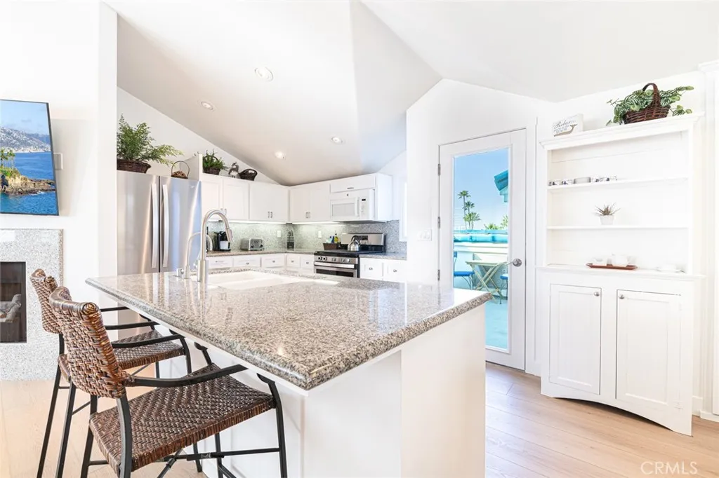 1720 W Oceanfront Unit B, Newport Beach, CA 92663
