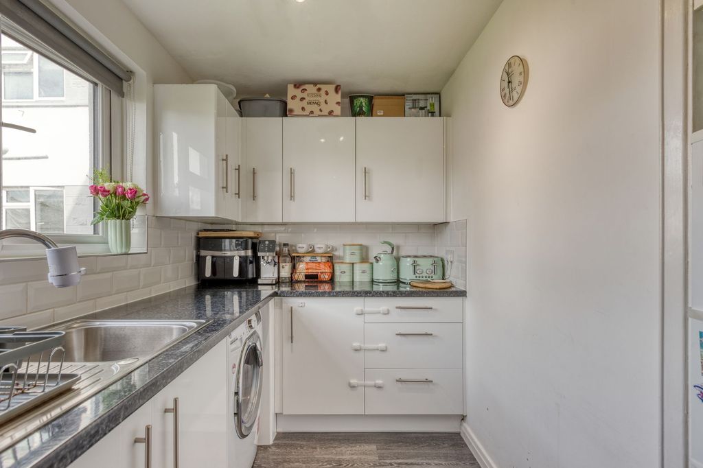 Additional image 9 of 2 bed flat for sale104 Marett Court, St Helier JE2