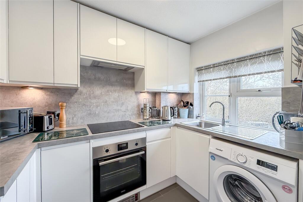 Additional image 3 of Taylor Close, St. Albans, Hertfordshire, AL4