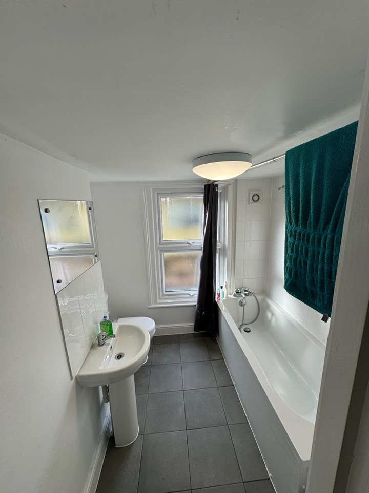 Additional image 3 of 2 Bed Flat, Walworth Road, SE17, N1 7GU