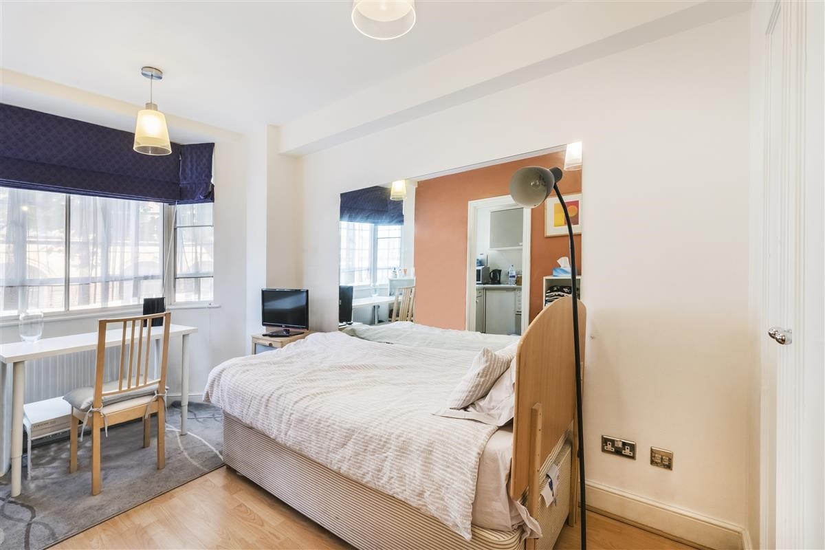 Studio Flat, Chelsea Cloisters, SW3, N1 7GU
