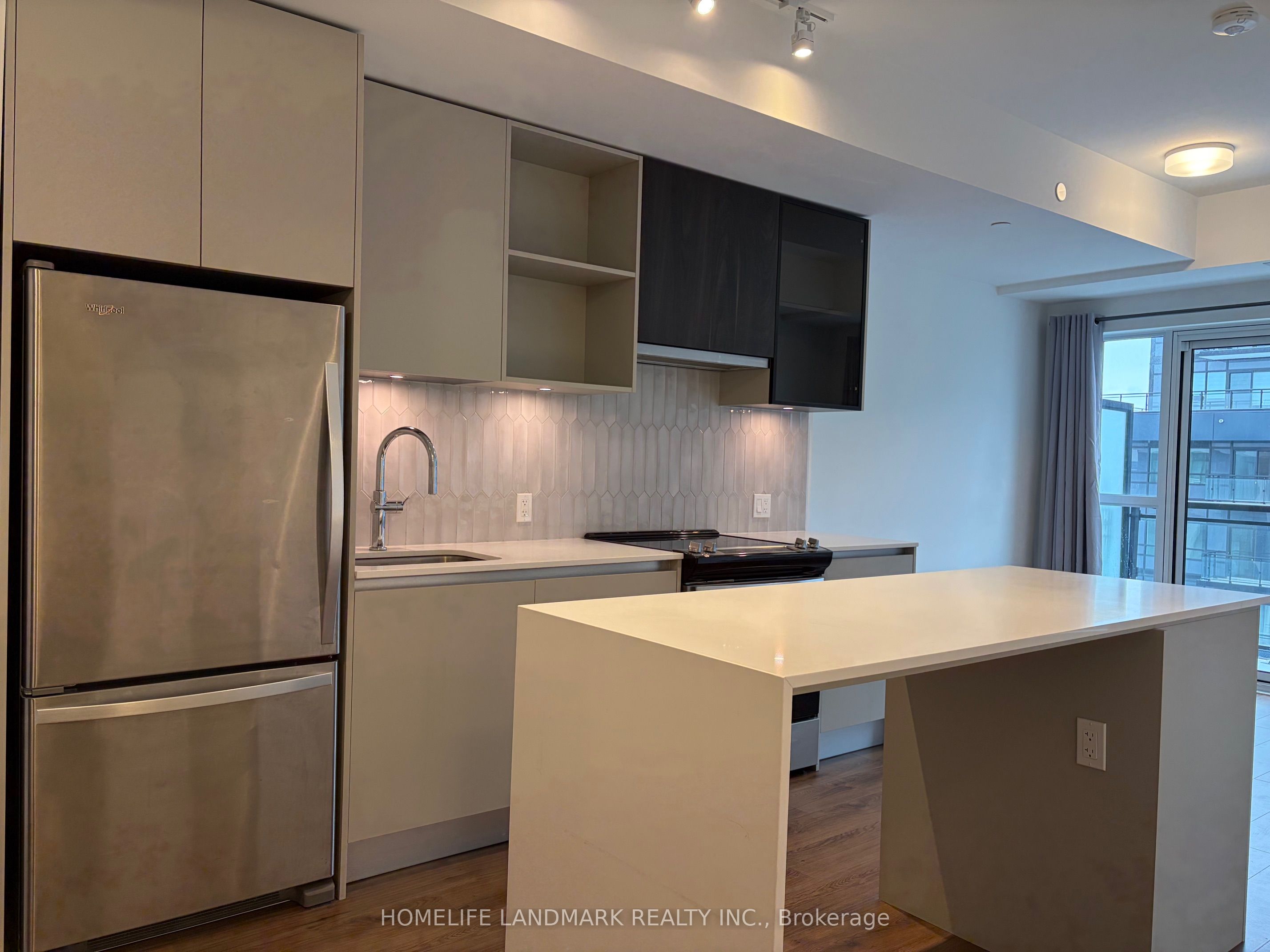 Additional image 3 of 814-405 Dundas Street W, Oakville, ON, L6M 4P9
