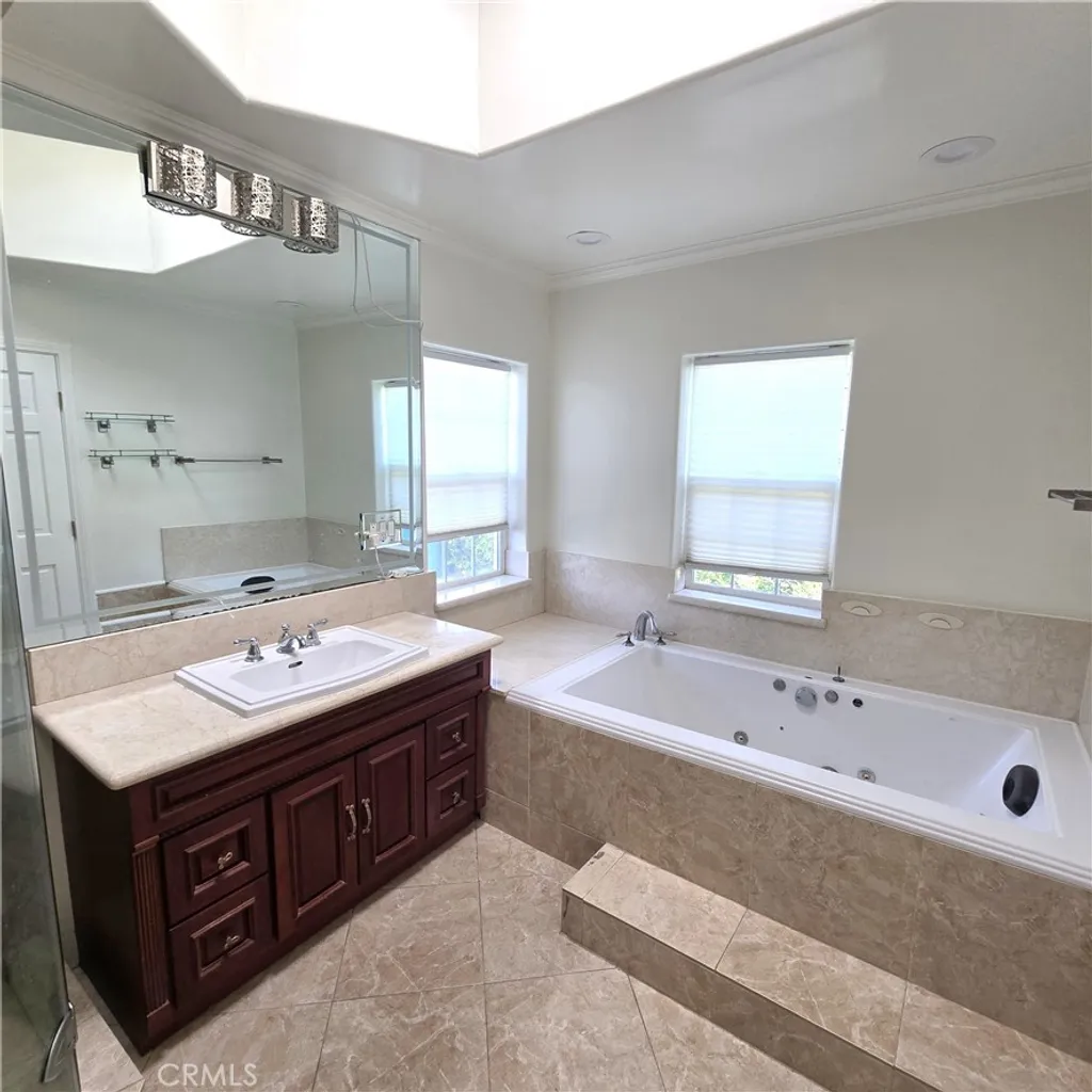 Additional image 11 of 2035 Rangeview Dr, Glendale, CA 91201