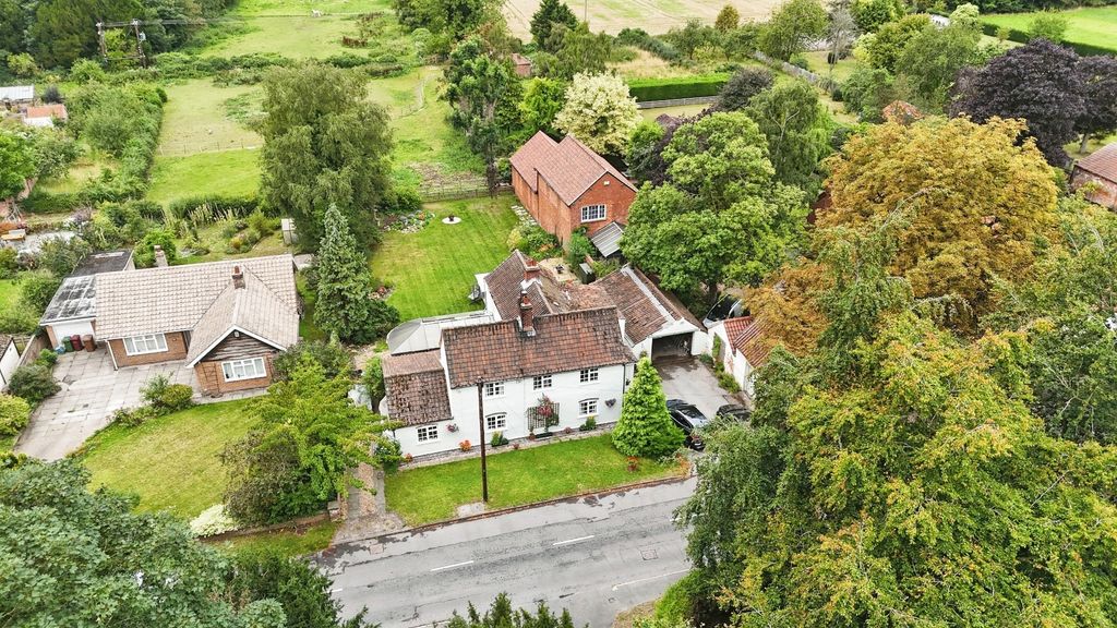 Additional image 2 of 3 bed detached house for saleThe Old Post House, Saxby-All-Saints, Brigg, Lincolnshire DN20
