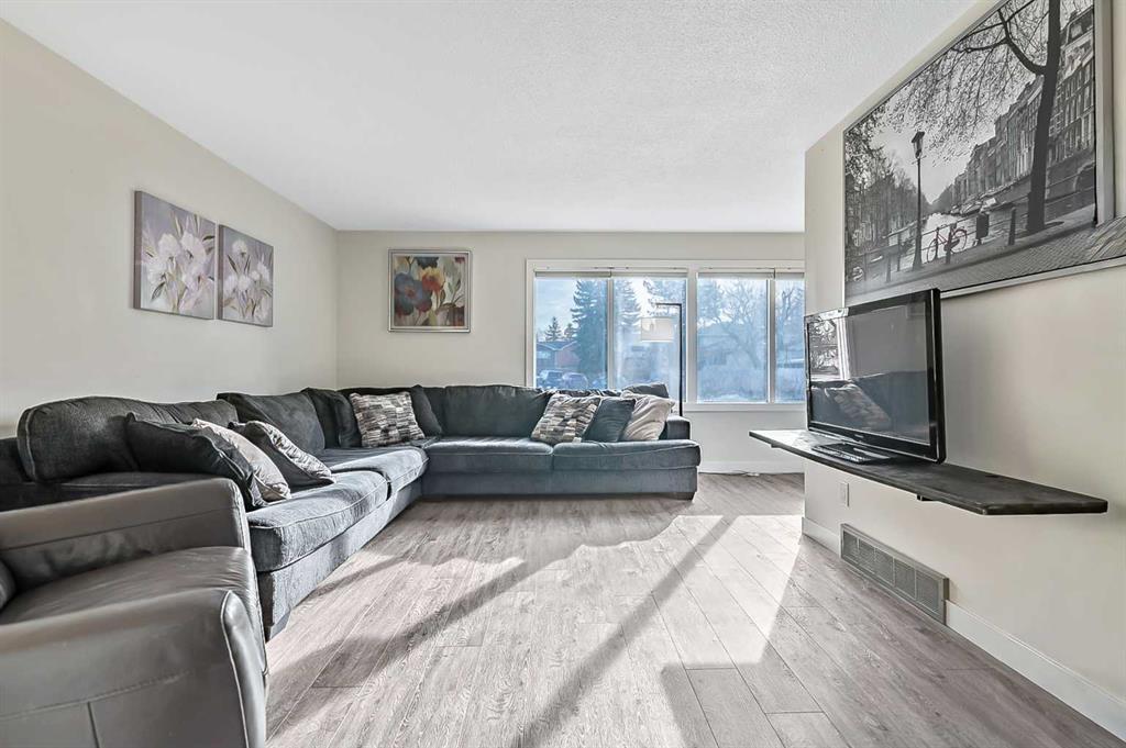 Additional image 5 of 222 Springwood Place SW, Calgary, AB, T2W 0L3