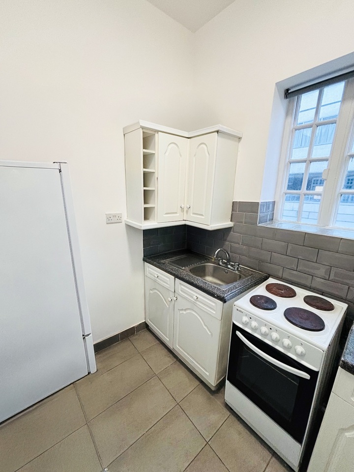 Additional image 7 of Room in a Shared Flat, Stunning Double Room In Oxford Stree, W1W, N1 7GU