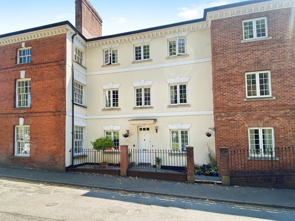1 bed flat for salePegasus Court, Abergavenny NP7