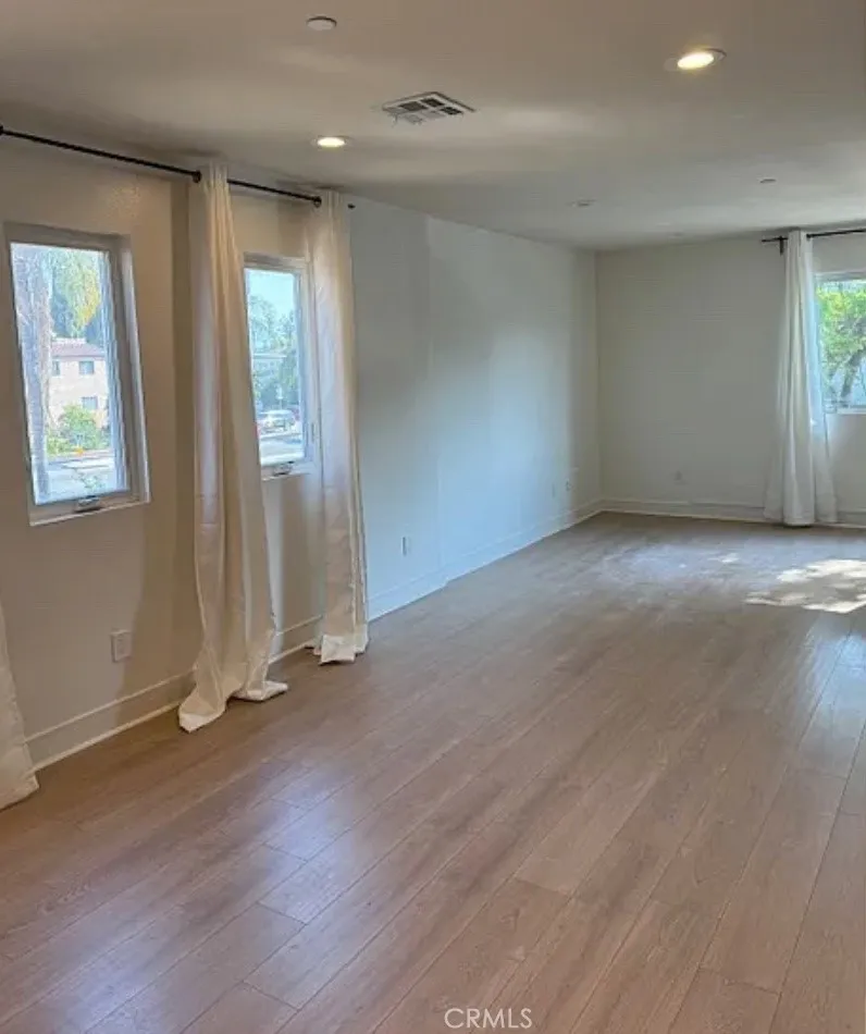 Additional image 36 of 427 N Heliotrope Dr, Los Angeles, CA 90004