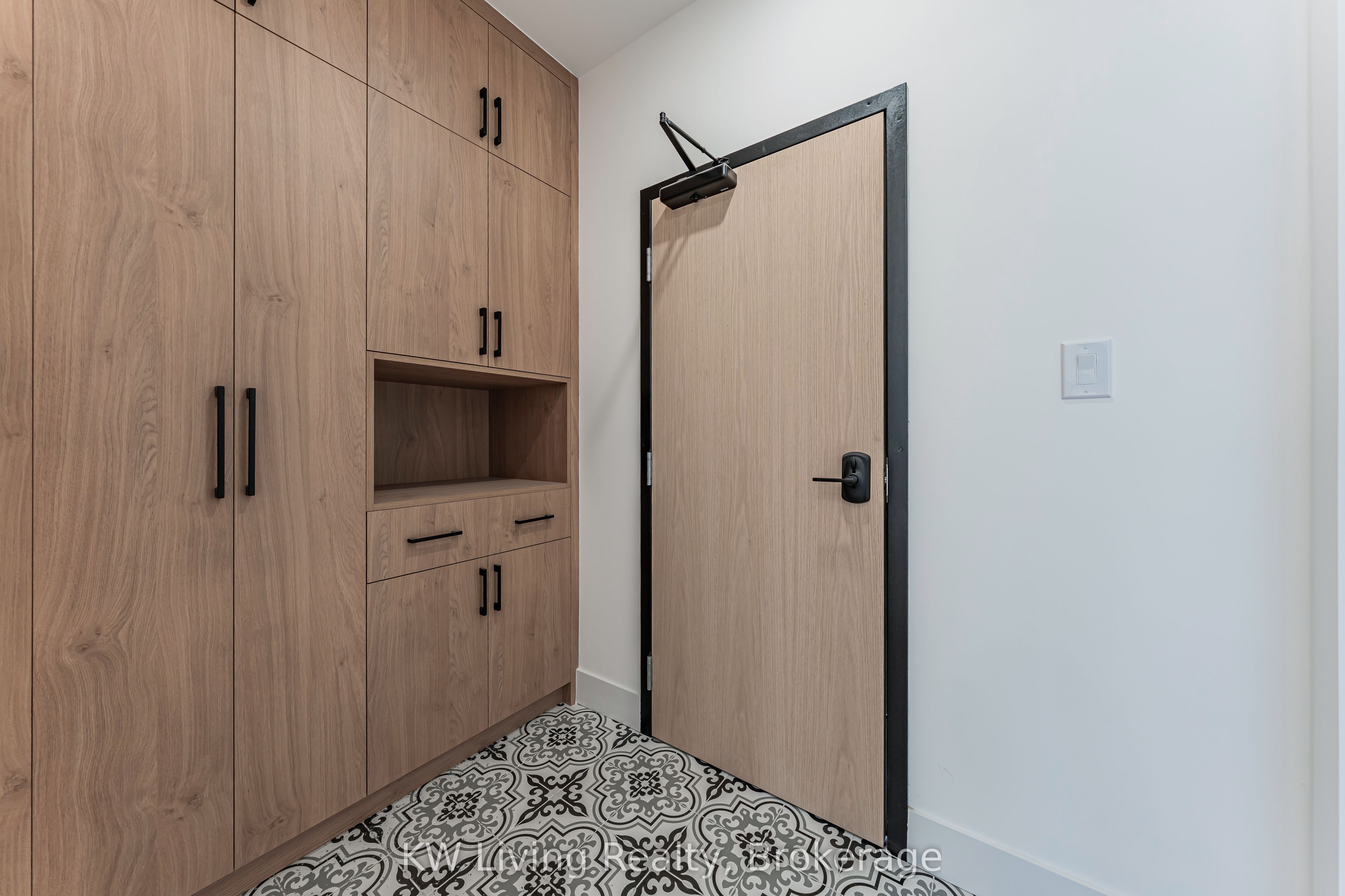 Additional image 4 of 201-712 Eglinton Avenue E, Toronto, ON, M4G 2K7