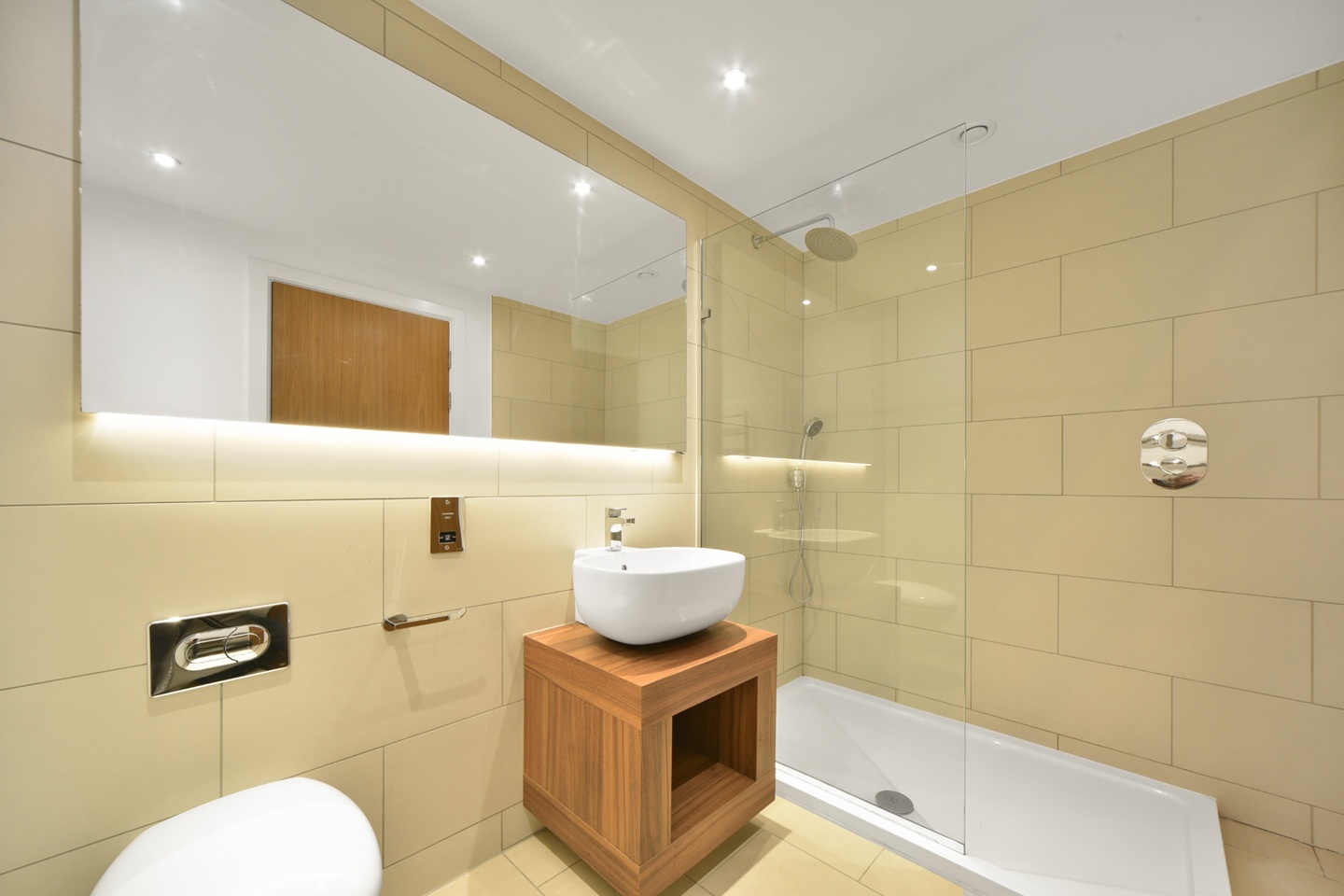 Additional image 16 of 2 Bed Flat, Whitechapel High St, E1, N1 7GU