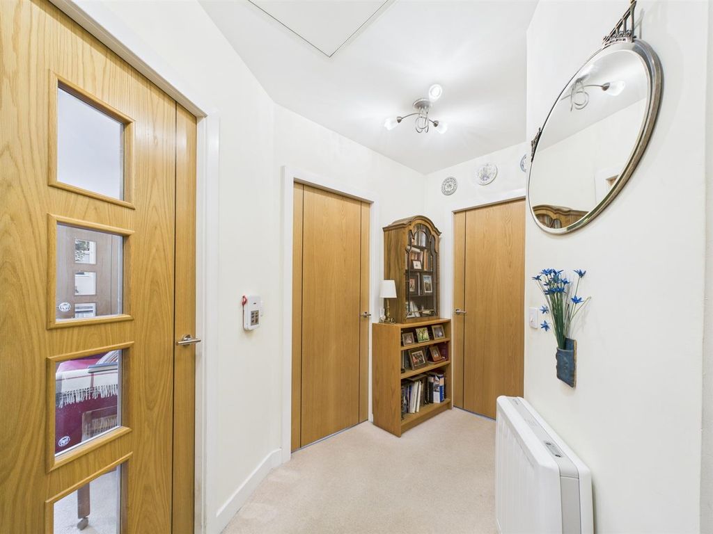 2 bed flat for sale33 Darroch Gate, Coupar Angus Road. Blairgowrie PH10 photo 4