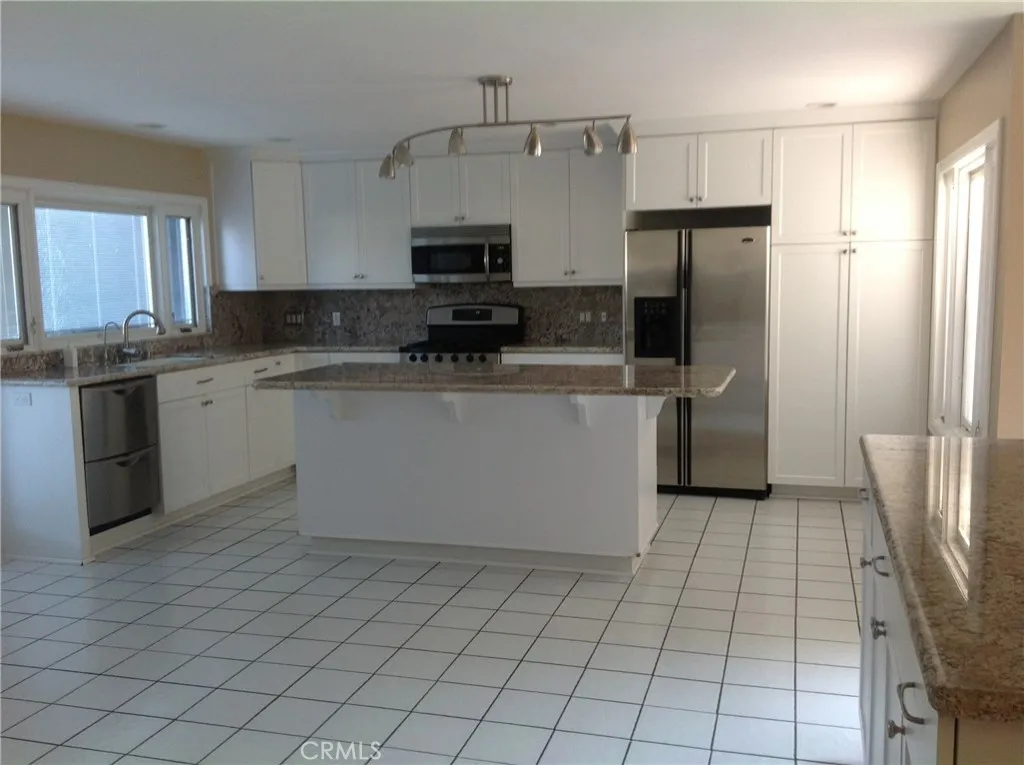 Additional image 3 of 660 Martinique Pl, Newbury Park, CA 91320