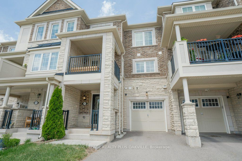 211 Betsy Drive, Oakville, ON, L6M 0V1