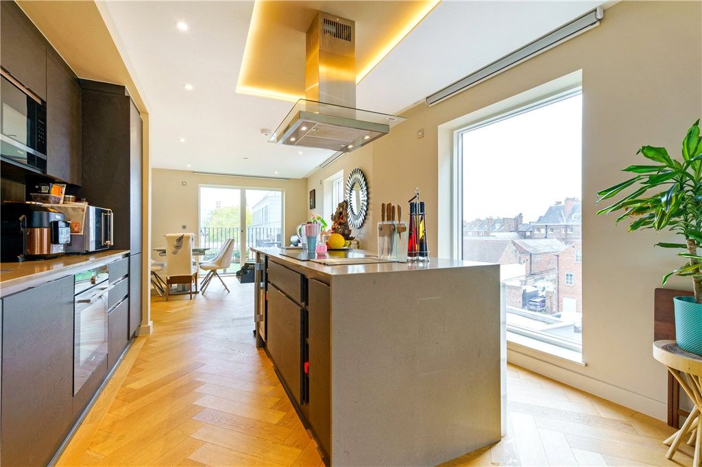 3 bed flat for saleToft Green, York, North Yorkshire YO1 photo 5
