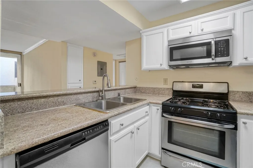 Additional image 33 of 5325 Newcastle Avenue Unit 240, Encino, CA 91316
