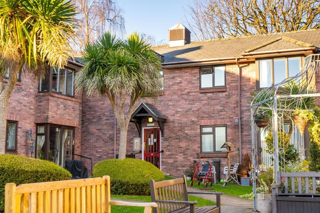 1 bed property for salePriory Gardens, Abergavenny NP7