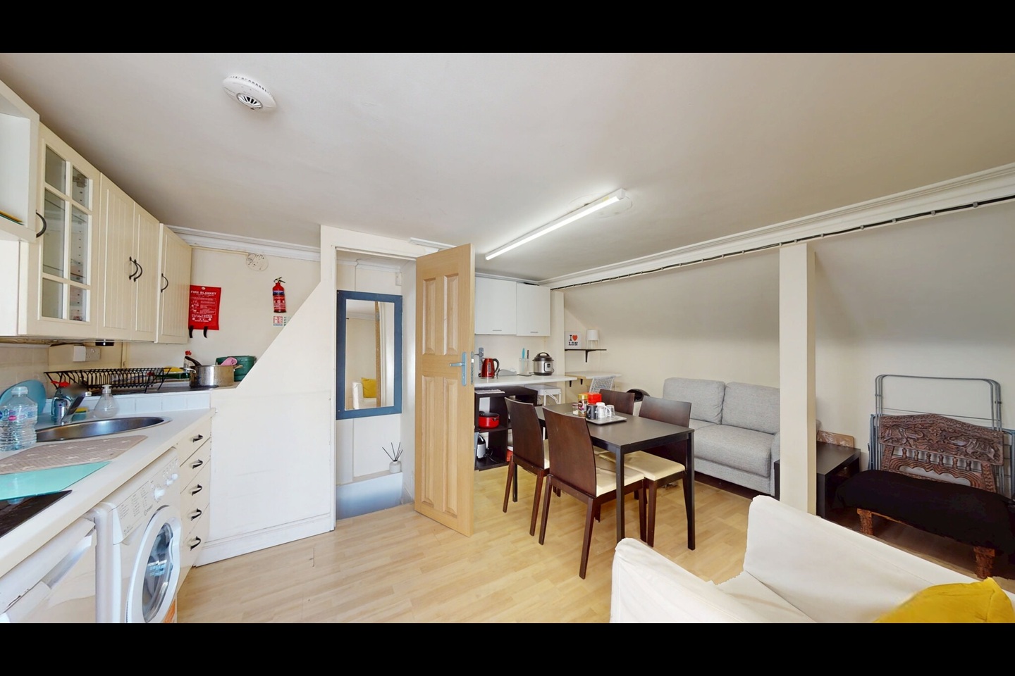 Room in a Shared Flat, Charring Cross Prime Location, WC2N