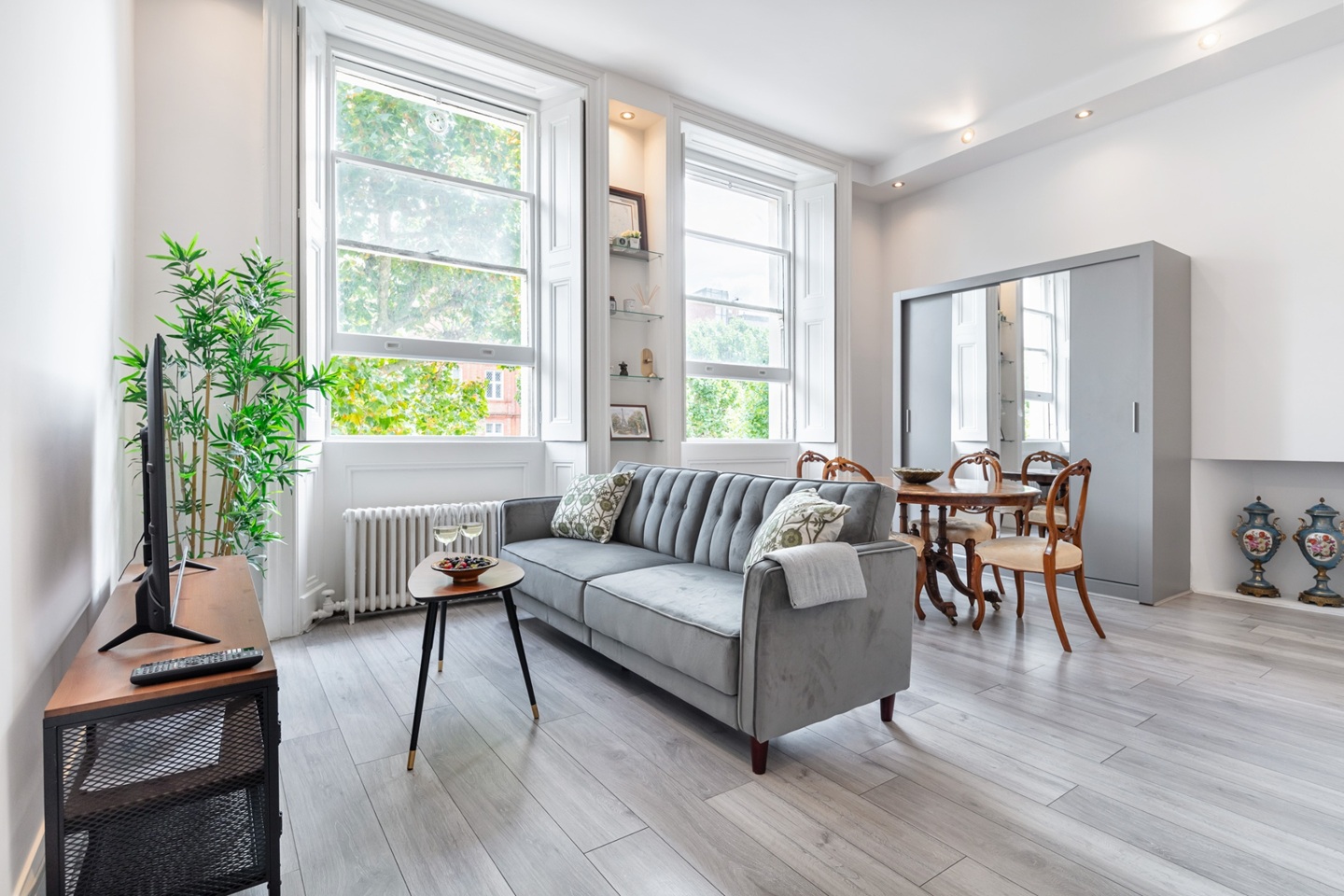 1 Bed Flat, Queen's Gate, SW7, N1 7GU