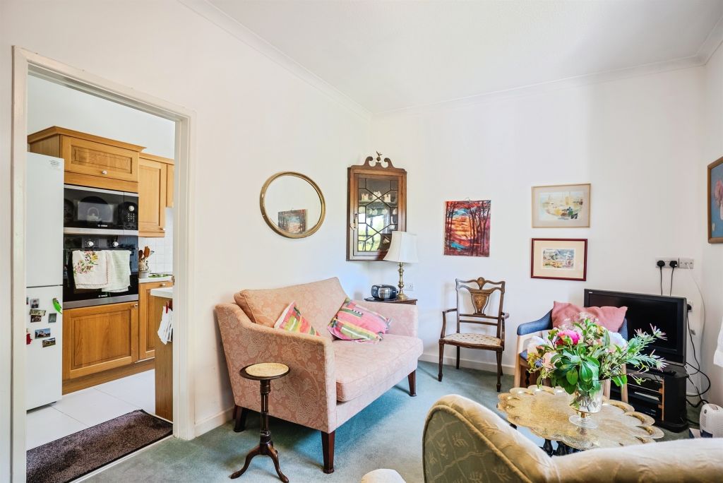 2 bed flat for saleThe Oldway Centre, Monmouth NP25 photo 5