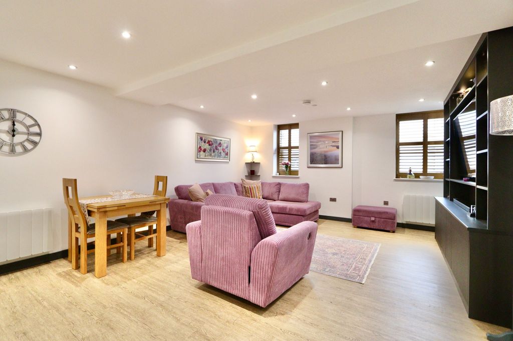 Additional image 9 of 2 bed flat for saleWilliam Street, Gilfach CF81