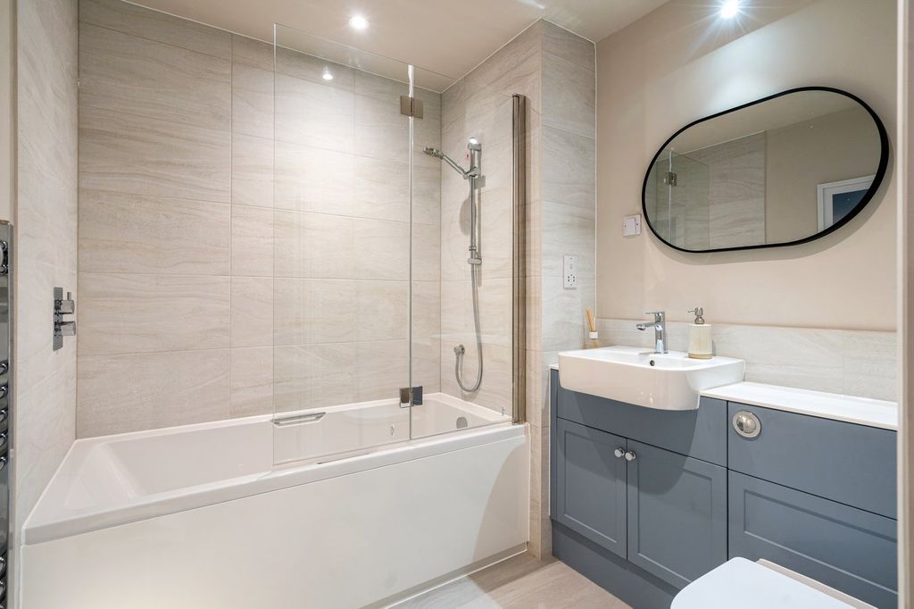 Additional image 16 of 3 bed flat for saleBower House, Arden Lawn, Stratford Road, Henley In Arden, Warwickshire B95