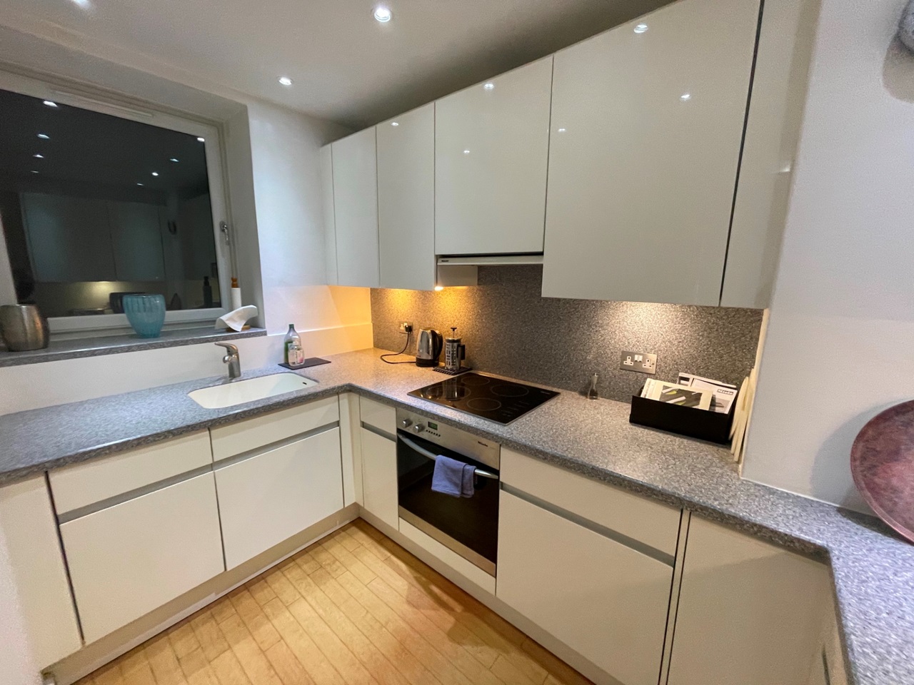 Additional image 5 of 1 Bed Flat, Queen Court, WC1N, N1 7GU