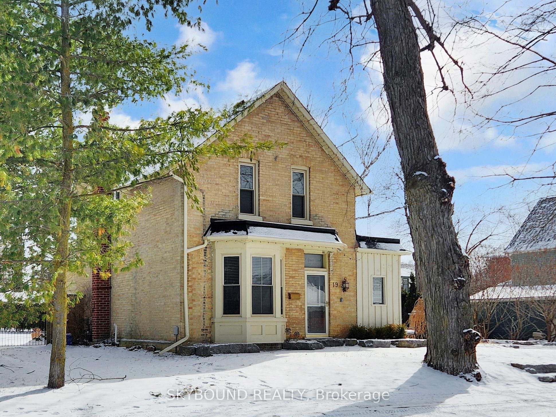 19 Spruce Street, Aurora, ON, L4G 1R7