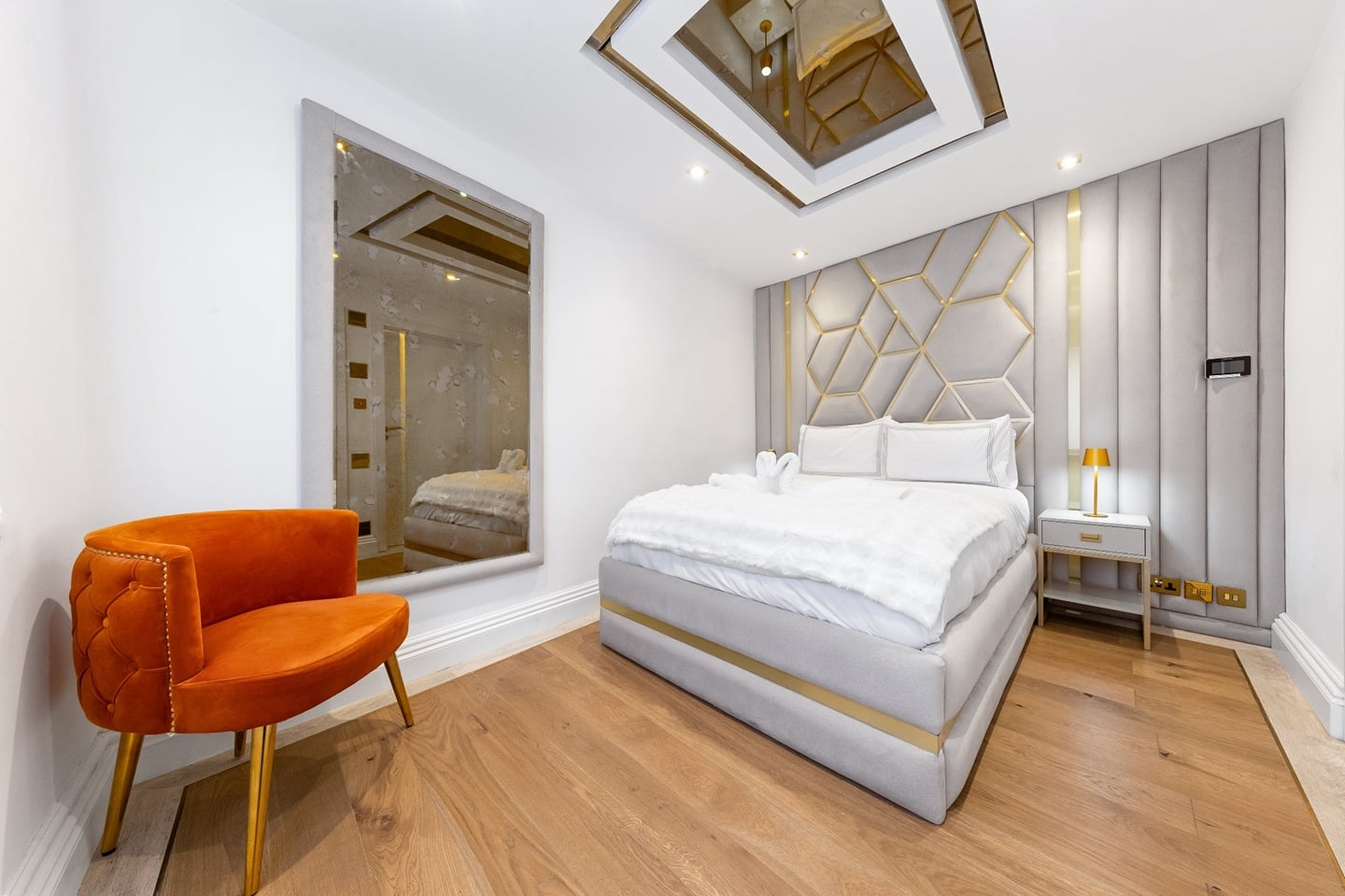 Additional image 7 of 3 Bed Flat, Cheval Place, SW7, N1 7GU