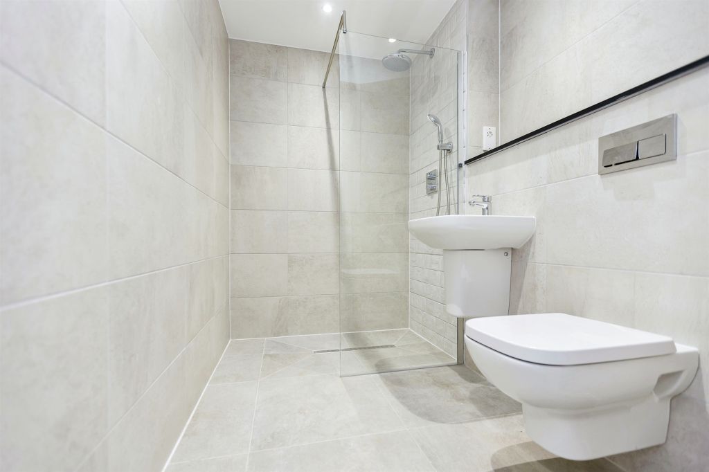 2 bed flat for saleMelton Road, Leicester LE4 photo 5
