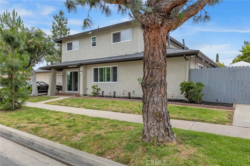 Additional image 3 of 2215 E Avalon Ave, Santa Ana, CA 92705