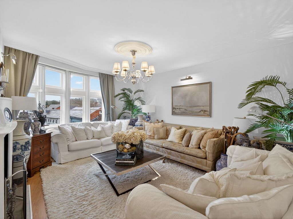 Additional image 3 of 3 bed flat for saleFriday Street Henley-On-Thames, Oxfordshire RG9