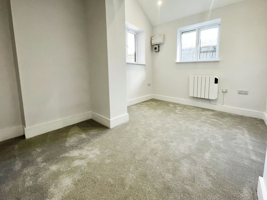Additional image 6 of 2 bed flat for sale1 Woodstock Road East, Begbroke OX5