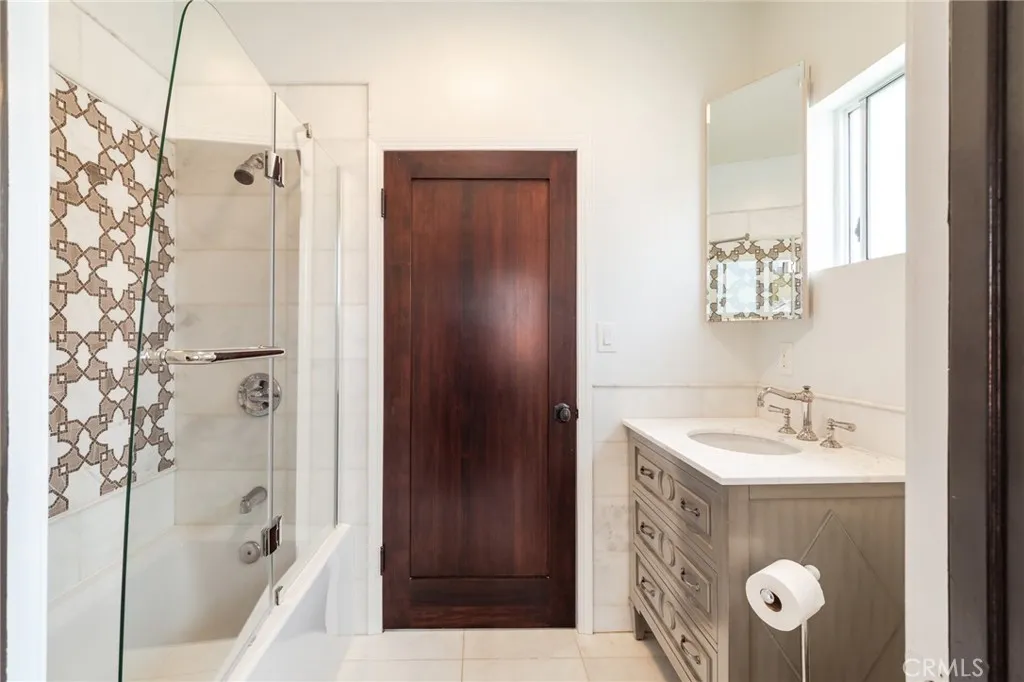 Additional image 59 of 1949 N Catalina Street, County - Los Angeles, CA 90027