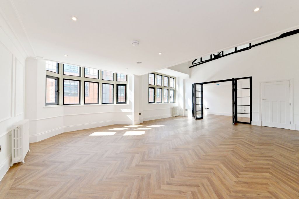Additional image 2 of 3 bed flat for saleThe Gothic, 4-6 Great Hampton Street, Birmingham B18