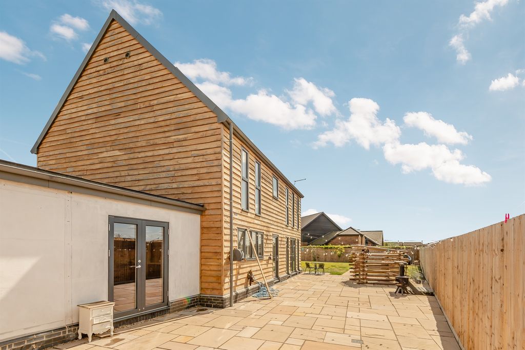 Additional image 7 of 7 bed detached house for saleWinsor Crescent, Hampton Vale, Peterborough PE7