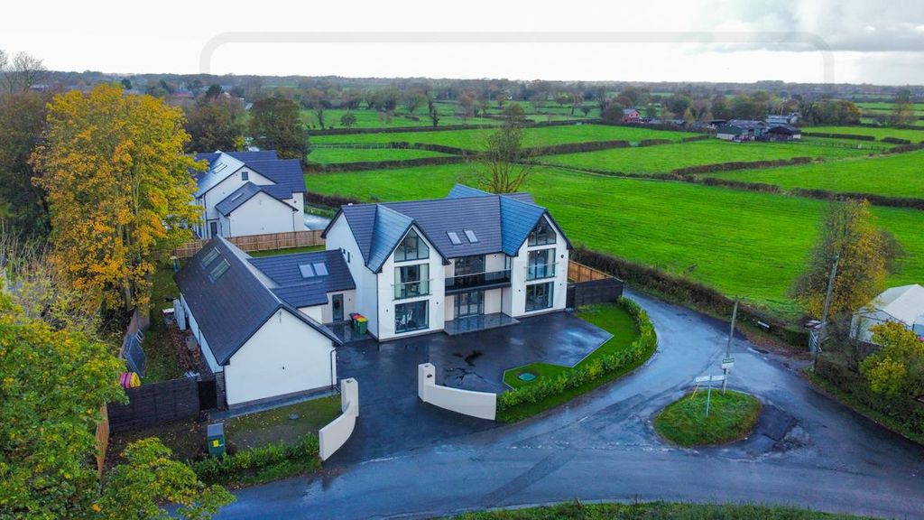6 bed detached house for saleEaves Lane, Woodplumpton, Preston PR4