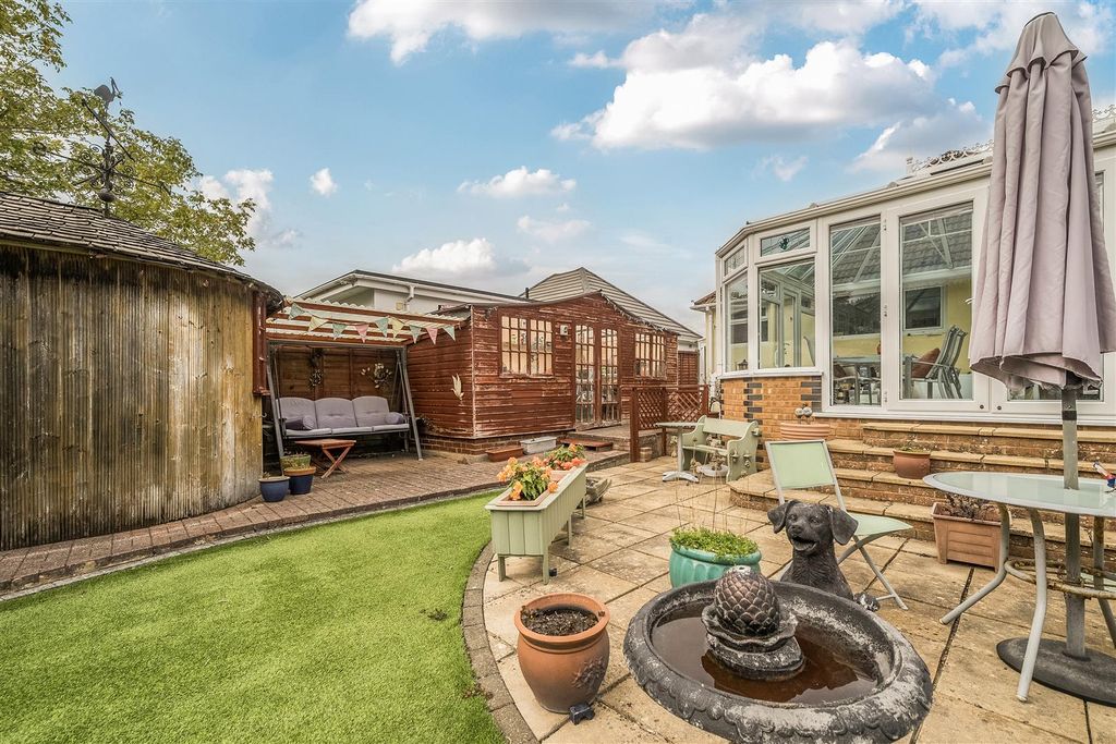 Additional image 13 of 2 bed detached bungalow for saleHeckford Road, Corfe Mullen, Wimborne BH21