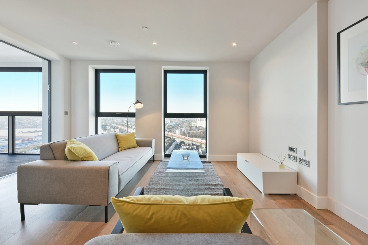 1 Bed Flat, Brogan House, SW8, N1 7GU