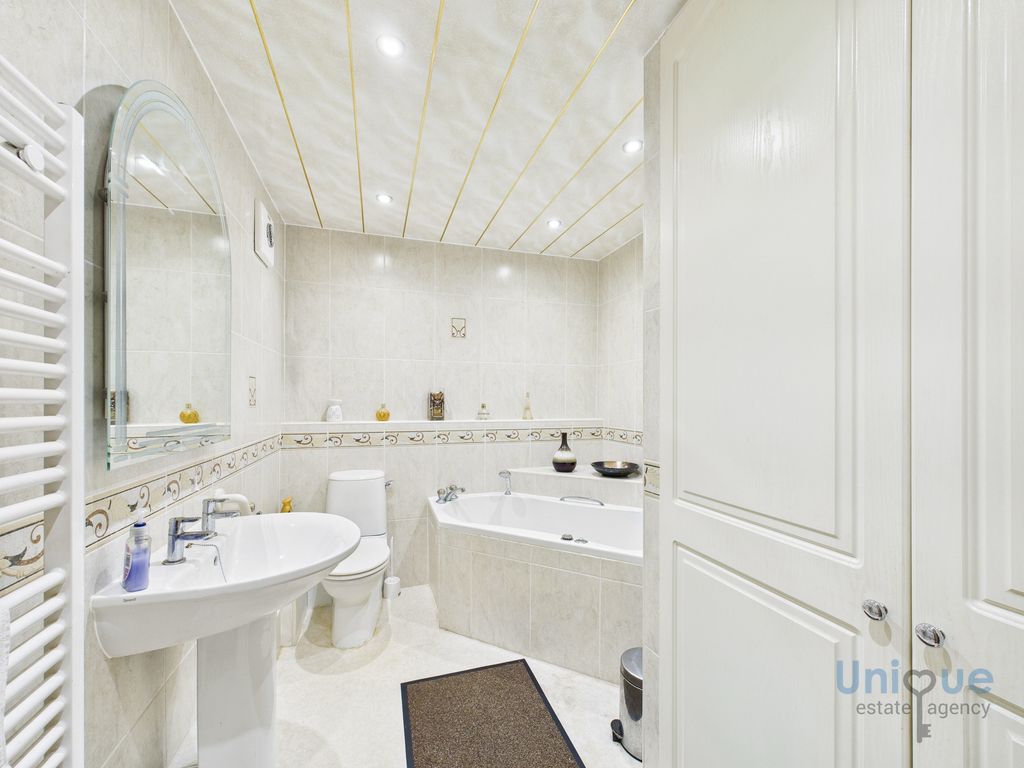 Additional image 8 of 2 bed flat for saleRoyal Beach Court, North Promenade, Lytham St. Annes FY8