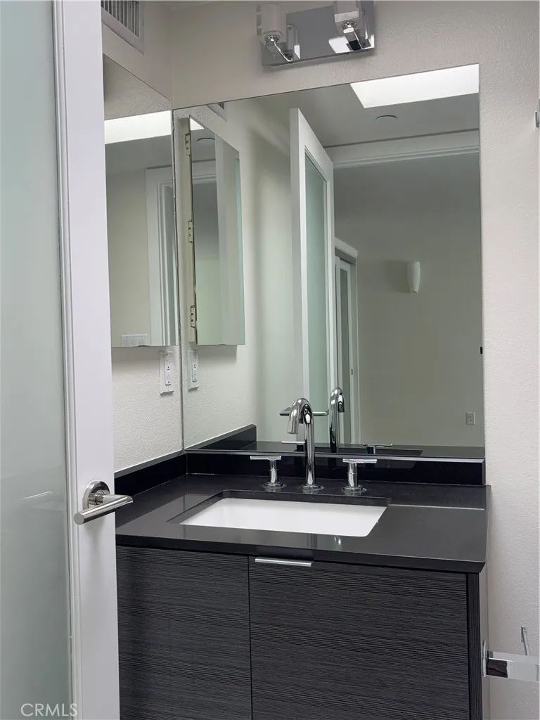 Additional image 44 of 600 S Ridgeley Dr, Los Angeles, CA 90036