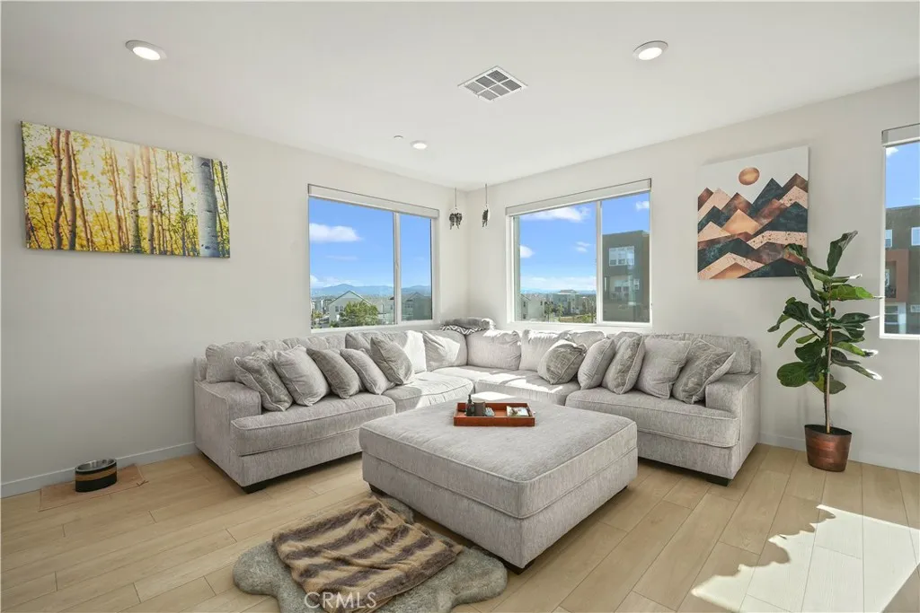 Additional image 8 of 27586 Manzanita Way, Valencia, CA 91381