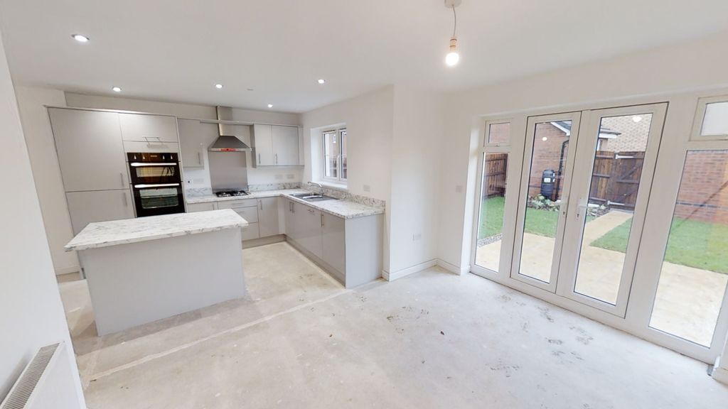 4 bed detached house for saleMerthyr Road, Govilon NP7 photo 5