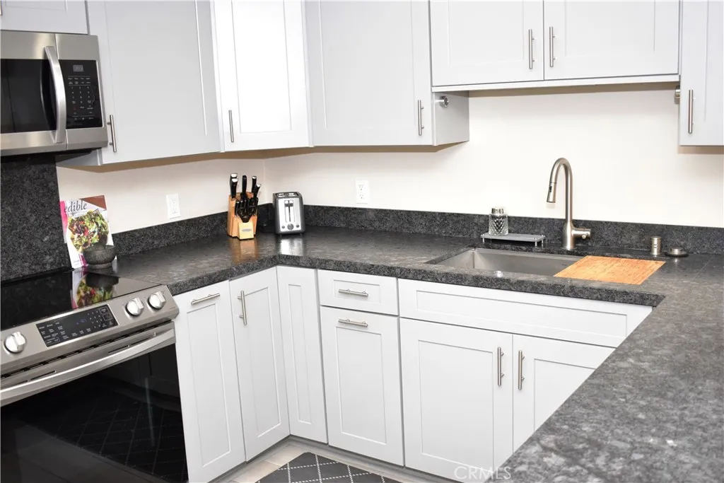 Additional image 17 of 6815 Remmet Ave Unit 213, Canoga Park, CA 91303