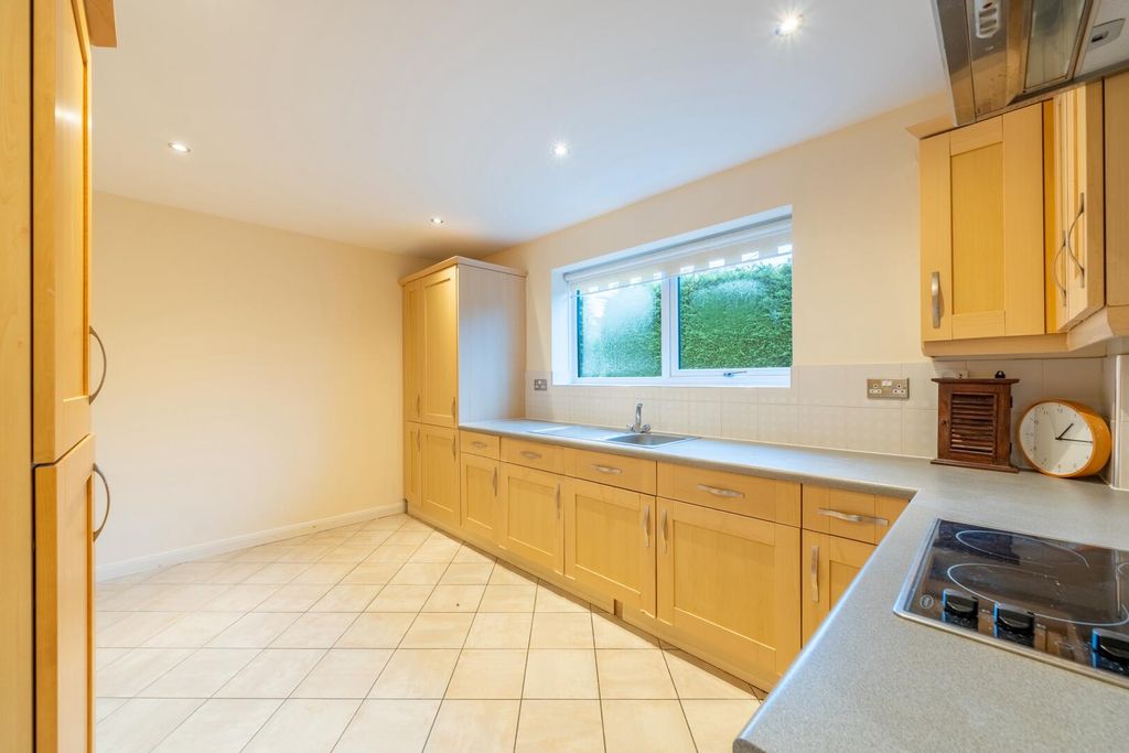 Additional image 8 of 2 bed flat for saleRoslyn Court, Willow Wong, Burton Joyce NG14