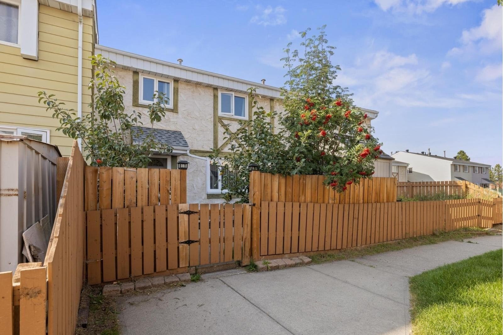 Additional image 7 of 20E Callingwood Court NW, Edmonton, AB, T5T0H5