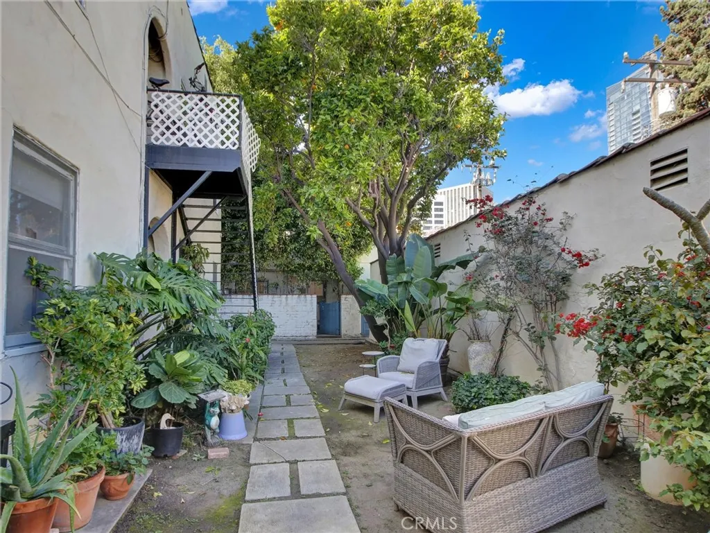 Additional image 29 of 9949 Young Drive Unit 204, Beverly Hills, CA 90212