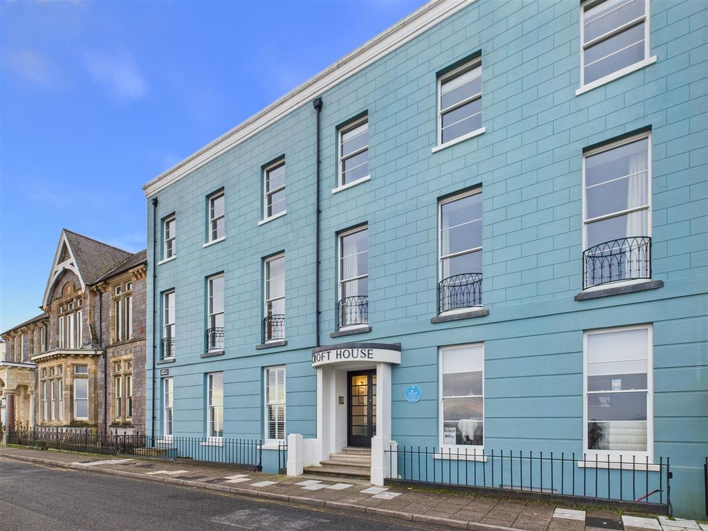 2 bed flat for saleApartment 11, Croft House, Tenby SA70